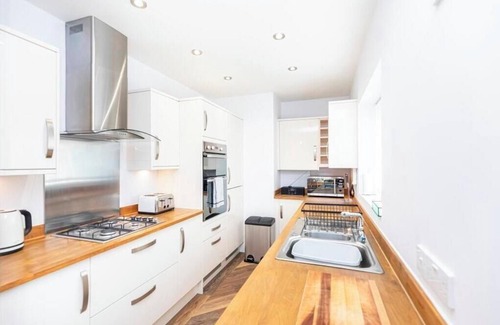 Bournemouth House | BOURNECOAST: LAVENDER LODGE - 2 BEDROOM BUNGALOW NEAR RIVER AND BEACHES - HB5845
