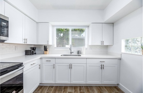 Central Corals Apartment | Boutique apartment 6 minutes from the beach