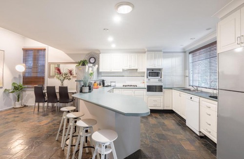 Burwood House | Boutique Private Rm situated in the heart of Burwood 5 - ROOM ONLY