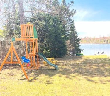 Faraday House | BowLakeHouse - Lakefront Cottage with Beach