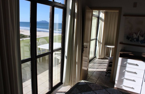 Ingleses Norte Apartment | PENTHOUSE APARTMENT WITH SEA VIEW AND FEET IN THE SAND, excellent location, prime area