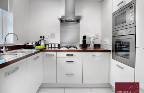 Wokingham Apartment | Bracknell - 2 Bedroom House With Garden