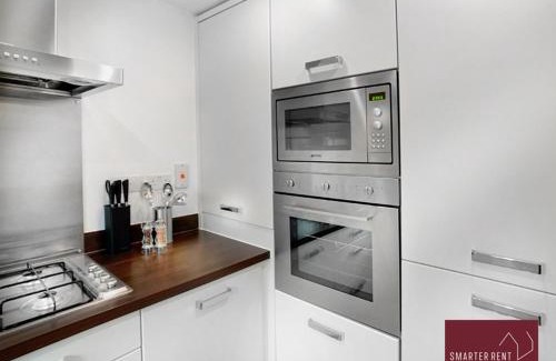Wokingham Apartment | Bracknell - 2 Bedroom House With Garden