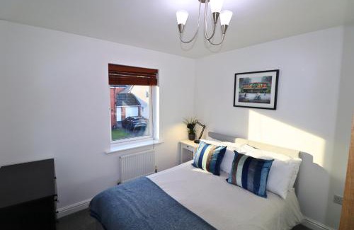 Bracknell House | Bracknell Contemporary Stylish 3 bedroom in