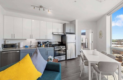 West Bucktown Apartment | Brand New 2BR Chicago City Escape