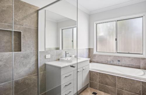 Redcliffe House | Brand-New 4-Bed Beach House with Alfresco Dining