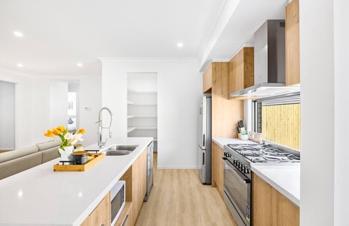 Greenbank House | Brand New 4Bs Home near Shops & Park @ Greenbank