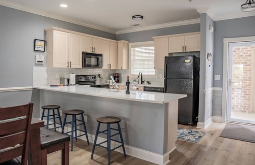 Central Myrtle Beach Condo | Brand new amazing family/golfer retreat with lake & pool view & Elevator