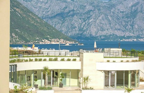 Morinj Apartment | Brand New Apartment With Private Garden