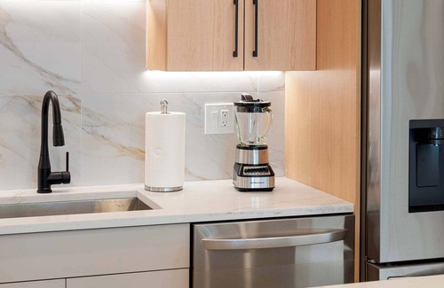 Tri-Taylor Apartment | Brand New Building in the Medical District!