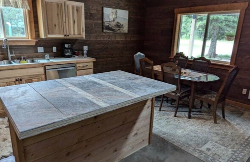 Lincoln Cabin | Brand new cabin in the woods, 5 minutes from Lincoln and the Blackfoot River.