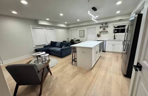 Brookfield Apartment | BRAND NEW constructed duplex in the heart of Brookfield (Brookfield, IL)