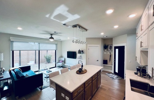 Holly House | Brand new home in ideal location to explore Austin