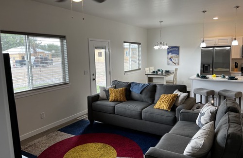 Montrose House | Brand NEW home! The Colorado House! Perfect for all 4 seasons!