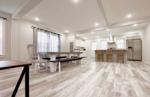 Hendersonville House | BRAND NEW LISTING - Northside Cottage