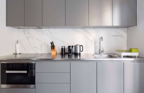 Campden Apartment | *BRAND NEW* Luxury Flat with large balcony, behind Ken High Street
