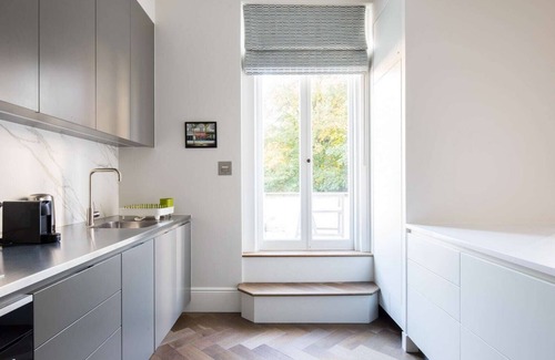 Campden Apartment | *BRAND NEW* Luxury Flat with large balcony, behind Ken High Street