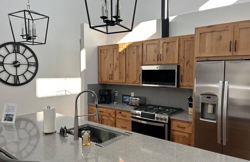 Florence House | Brand New Spectacular 2BR house with view of Bitterroot Mountains.