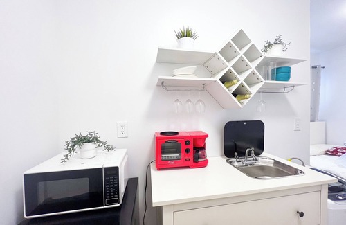 Queens Apartment | Brand New, Stylish Small Studio with Bathroom , Kitchenette, Laundry and WiFi