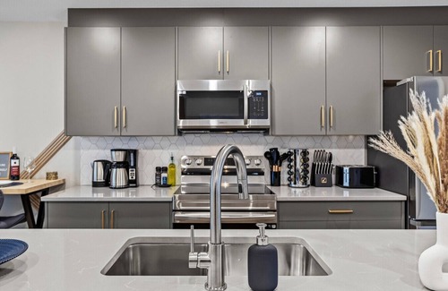 Harvie Heights Apartment | Brand new Townhouse at Gates to Banff National park - Mountain Views and Hot Tub