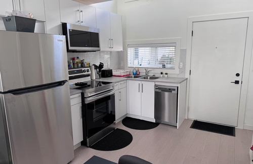 Sunset House | Brand New Unit. Centrally located 15 min to downtown 10 min to YVR airport.