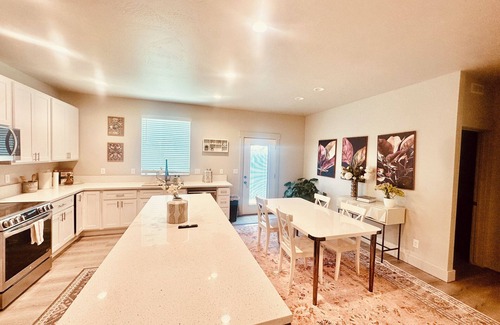 Kimberly House | Brand Spankin' New 4 bedroom home Sleeps 8 Pet friendly