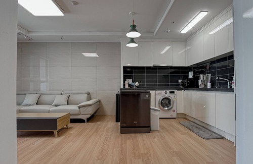 Songdo Apartment | BrandNew 2BR 21F 646sq.ft, 2min to Hyundai outlet & Triple St., 2Free Parking