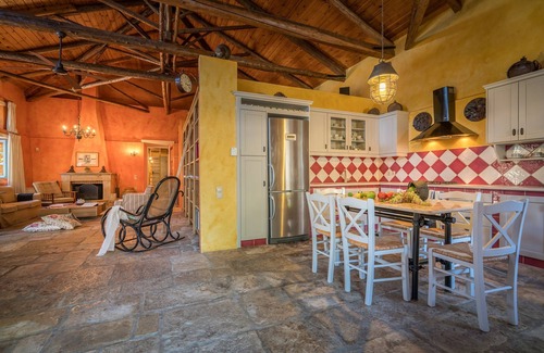 Kallithea House | Bratis 4-bedroom Holiday Home