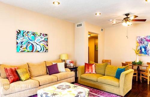 Hyde Park Apartment | Breakfast Club - U of Tampa Flat in N Hyde Park