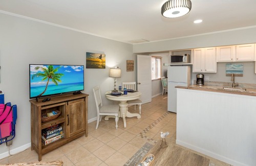 Isle of Palms Condo | Breaking Away 1br/1ba + Sleeper Sofa, 2nd fl *Ocean Peek*