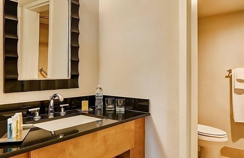 Berkeley House | Breath of Fresh Air! Balcony, Pets Allowed, Swimming Pool, Near Union Square