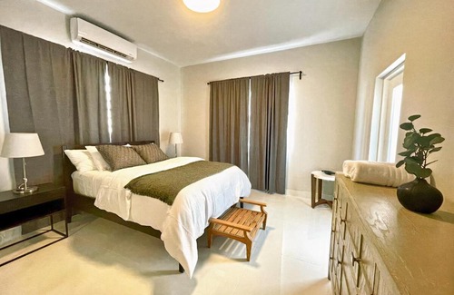 Parque Apartment | Breathtaking 3-Br Beachside Apt