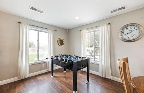 Temecula House | Breathtaking Meadows by AvantStay Temecula Group Retreat Pool Pickleball Firepit Hot Tub
