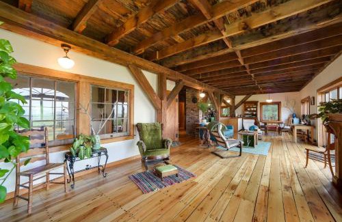 North Pownal House | Breathtaking Mtn Views Stylish Rustic Retreat!