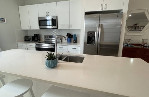 Palm Cay Condo | Breathtaking Pool Front 3-Bedroom Condo, Just 8-Min Walk to Pristine Beach!