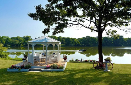 Cayuga House | Breathtaking Southern Plantation Style Home on a Magnificent Waterfront Lot.
