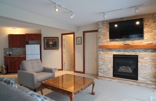 West Kelowna Estates Bed & Breakfast | Breathtaking view and privacy just for you and the one you love