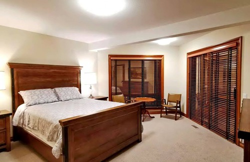 West Kelowna Estates Bed & Breakfast | Breathtaking view and privacy just for you and the one you love