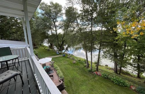 Wisconsin Dells House | Breezeway Bay - Waterfront Full House