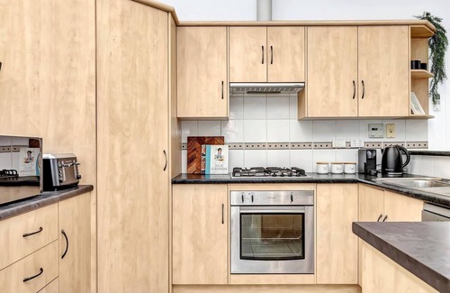 Port Noarlunga Cottage | Breezy B on the Esplanade with Direct Beach Access