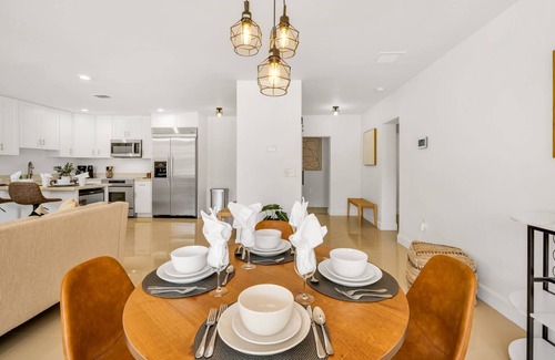 Dania Beach House | Breezy Dania Beach Proximity: Hot Tub, Remodeled & Family-Friendly, BBQ Ready Retreat