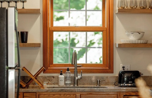 Mount Marion House | Breezy Hill: Private Cedar Cabin Oasis