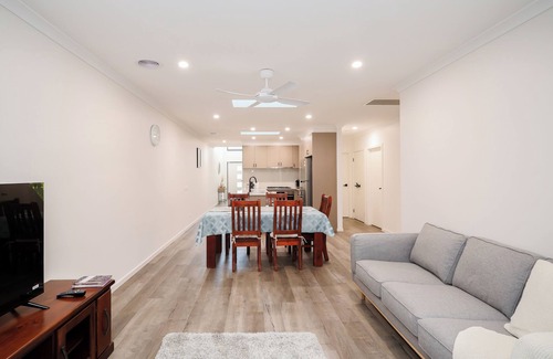 White Hills House | Breezy Townhouse White Hills BENDIGO