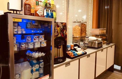 Farmington Hotel | Brentwood Inn & Garden