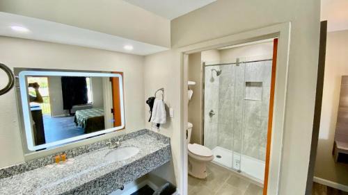 Suffolk Hotel | Brentwood Inn & Suites