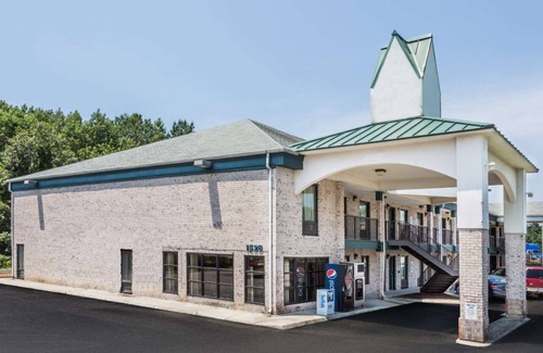 Suffolk Hotel | Brentwood Inn & Suites
