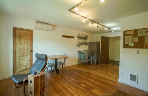Oakridge Apartment | BrewPub Bungalow #1