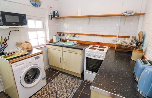 Landewednack Cottage | BRICK COTTAGE, pet friendly, character holiday cottage in The Lizard