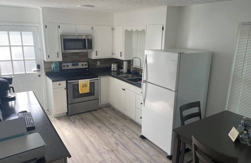 Dublin House | Brick Ranch 5 minutes off I-81, close to RU & Virginia Tech, sleeps 8