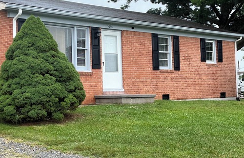 Dublin House | Brick Ranch 5 minutes off I-81, close to RU & Virginia Tech, sleeps 8